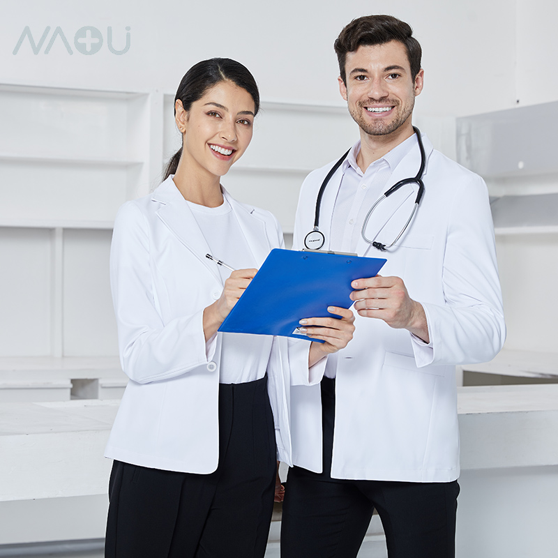 Im Angebot: Arztuniformen, Uni – Medical Lab Center Bewertung und Preis